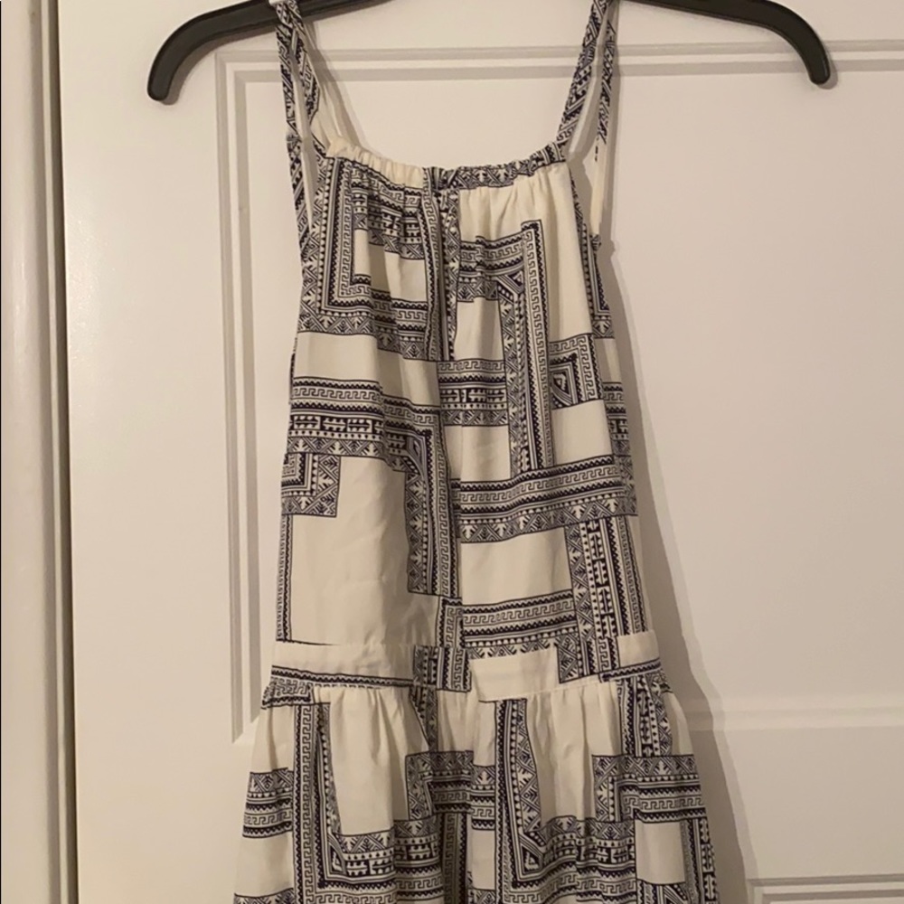 Large Storee pattern dress